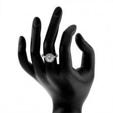 Zásnubní stříbrný prsten 925, kruh a ramena zdobená zirkony, čirý kámen