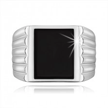 Stříbrný prsten 925, ramena se zářezy, černý glazovaný obdélník