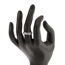 Stříbrný prsten 925, gravírované šikmé zářezy, černé pásky po obvodu