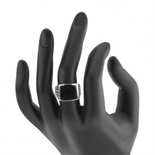 Prsten ze stříbra 925 - černý obdélník, dekorativní výřezy na ramenech