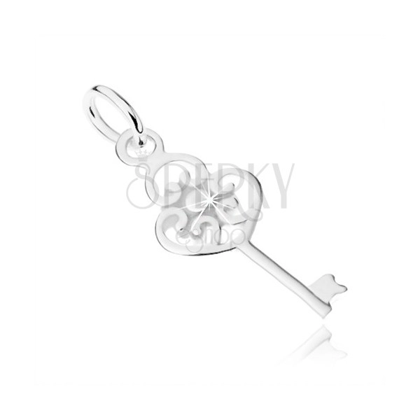 Plochý přívěsek ve tvaru klíče ze stříbra 925, hlavička ze tří srdcí a kuličky