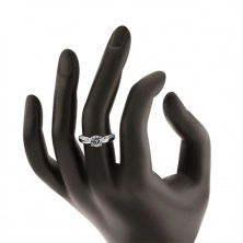 Stříbrný prsten 925, výrazný broušený zirkon, zúžená ramena, linie zirkonů