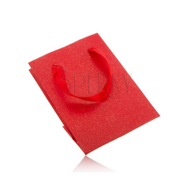 Malá papírová taštička na dárek v perleťově červené barvě, červené stužky