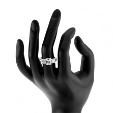 Zásnubní prsten ze stříbra 925, tři velké zirkony čiré barvy, zdobená ramena
