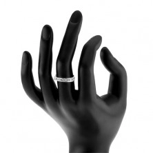 Zásnubní prsten ze stříbra 925 se vsazenou linií čirých zirkonů