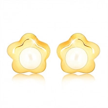 Puzetové náušnice ve žlutém 9K zlatě - drobný lesklý kvítek, bílá perlička