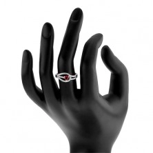 Stříbrný prsten 925, rozdvojená zirkonová ramena, červené srdíčko