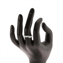 Blýskavý stříbrný prsten 925, zvlněná linie, čiré zirkonové lichoběžníky