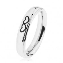 Lesklý ocelový prsten stříbrné barvy, obrysy dvou srdíček