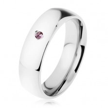 Širší ocelový prsten, stříbrná barva, drobný zirkonek ve fialovém odstínu