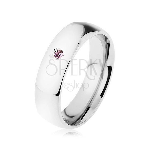 Širší ocelový prsten, stříbrná barva, drobný zirkonek ve fialovém odstínu