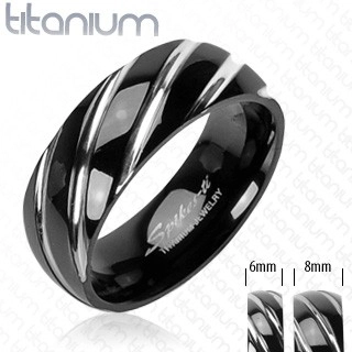 Titanový prsten černé barvy - úzké šikmé zářezy ve stříbrném odstínu - Velikost: 60