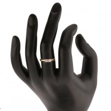 Prsten ze žlutého 14K zlata - čirý obdélníkový zirkon, dekorativní obloučky