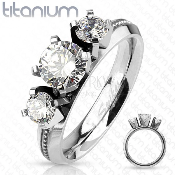 Prsten z titanu, stříbrná barva, tři kulaté čiré zirkony, vysoký lesk