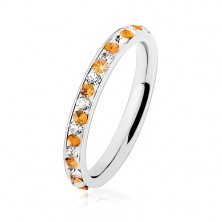 Ocelový prsten stříbrné barvy, čiré a oranžové zirkonky, bílá glazura