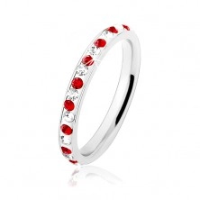 Ocelový prsten stříbrné barvy, čiré a červené zirkonky, bílá glazura
