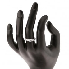 Zásnubní prsten, stříbro 925, kulatý čirý zirkon, drobné zirkonky na ramenech