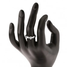 Stříbrný prsten 925, zúžená zdobená ramena, blýskavý zirkon čiré barvy