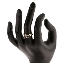 Zlatý prsten 375 - dvoubarevné zvlněné linie, tři kulaté zirkony čiré barvy