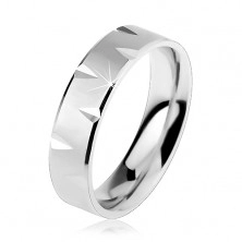 Matný stříbrný prsten 925 zdobený lesklými okraji a zářezy