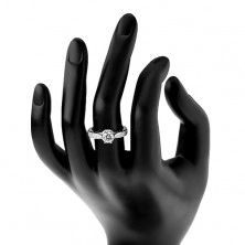 Zásnubní prsten, stříbro 925, blýskavý kulatý zirkon, zdobený kotlík a ramena