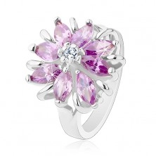 Lesklý prsten, stříbrný odstín, blýskavý květ z barevných zrníčkovitých zirkonů