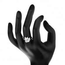 Lesklý prsten zdobený třpytivými zirkony čiré barvy, hladká ramena
