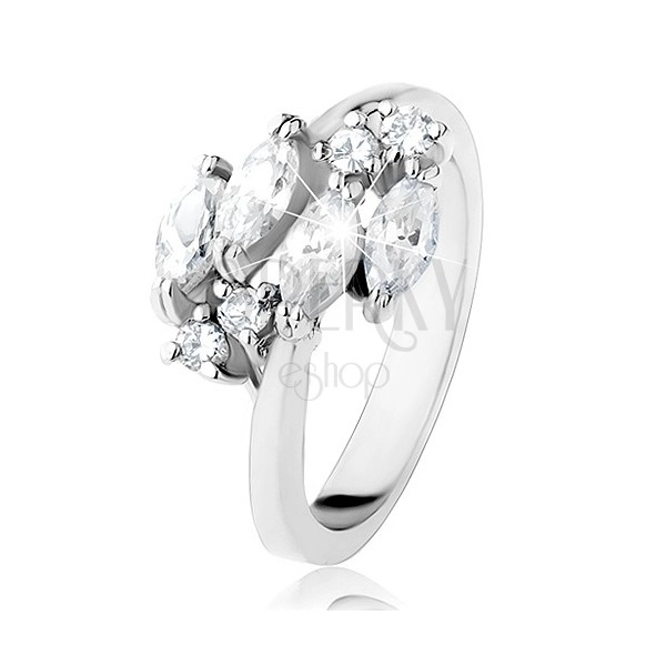 Třpytivý prsten stříbrné barvy, čiré zrnkovité a kulaté zirkonky