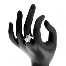 Blýskavý prsten ve stříbrném odstínu, kulaté a zrnkovité zirkony čiré barvy