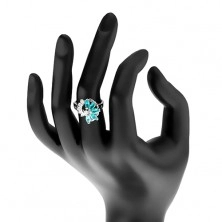 Prsten s lesklými rozdělenými rameny, modro-čirý poloviční květ