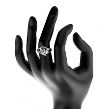 Prsten stříbrné barvy s rozvětvenými rameny, kulaté čiré zirkony