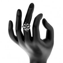 Blýskavý prsten stříbrné barvy, černo-čirý zirkonový květ, lesklá ramena