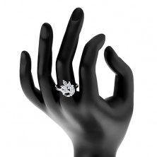 Prsten ve stříbrné barvě, broušené zirkonové lístečky čiré barvy