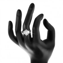 Blýskavý prsten ve stříbrném odstínu, oválné a kulaté zirkony čiré barvy