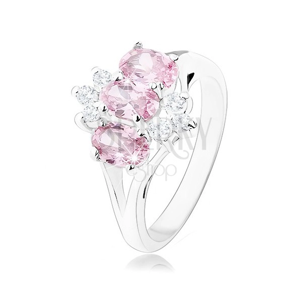 Lesklý prsten ve stříbrném odstínu, růžové zirkonové ovály, čiré zirkonky