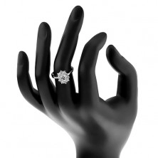 Prsten stříbrné barvy, oválný zirkon lemovaný kulatými čirými zirkonky