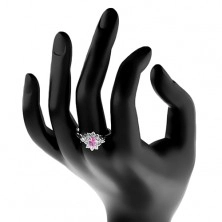 Prsten ve stříbrné barvě, broušený ovál v růžovém odstínu s čirým lemem