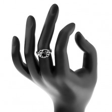 Prsten ve stříbrném odstínu, černý oválný zirkon, čiré zirkonky, vlnky