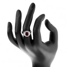 Lesklý prsten s rozdělenými rameny, velký tmavě červený zirkon, čirý lem