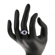 Prsten s rozdělenými rameny, tmavomodrý oválný zirkon, čirý lem