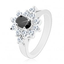 Lesklý prsten stříbrné barvy, černý zirkonový ovál s lemem čiré barvy