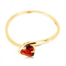 Prsten ze žlutého 14K zlata - červené granátové srdíčko, asymetrická ramena