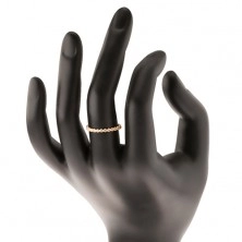 Zlatý prsten 585 - kulaté čiré zirkonky po celém obvodu, zvlněné okraje