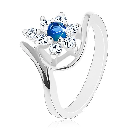 Třpytivý prsten ve stříbrném odstínu, tmavomodrý zirkon, čiré lupínky - Velikost: 62