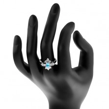 Prsten se zirkonem v akvamarínové barvě, zúžená ramena, čiré zirkony