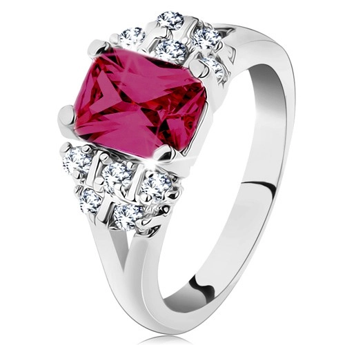 Prsten ve stříbrném odstínu, růžový zirkonový obdélník, čiré zirkonky - Velikost: 48