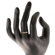 Zlatý prsten 585 - tenká lesklá ramena, linie čtyř čirých zirkonků