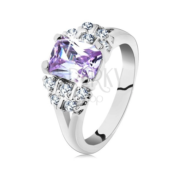 Prsten ve stříbrném odstínu s rozvětvenými rameny, světle fialový zirkon