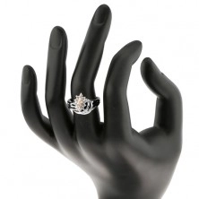 Lesklý prsten se stříbrným odstínem, květ ze světlehnědo-čirých zirkonů