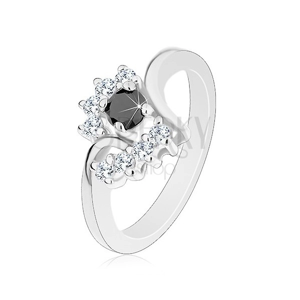 Prsten s lesklými rameny, stříbrný odstín, kulatý černý zirkon, čiré oblouky